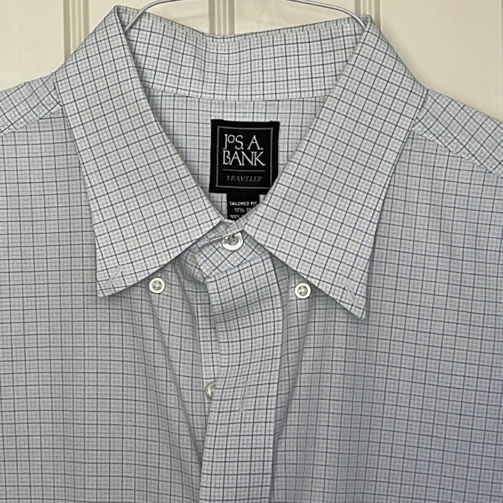 Jos A Banks Men’s Traveler dress shirt. Button down collar, 17.5-36”. EUC